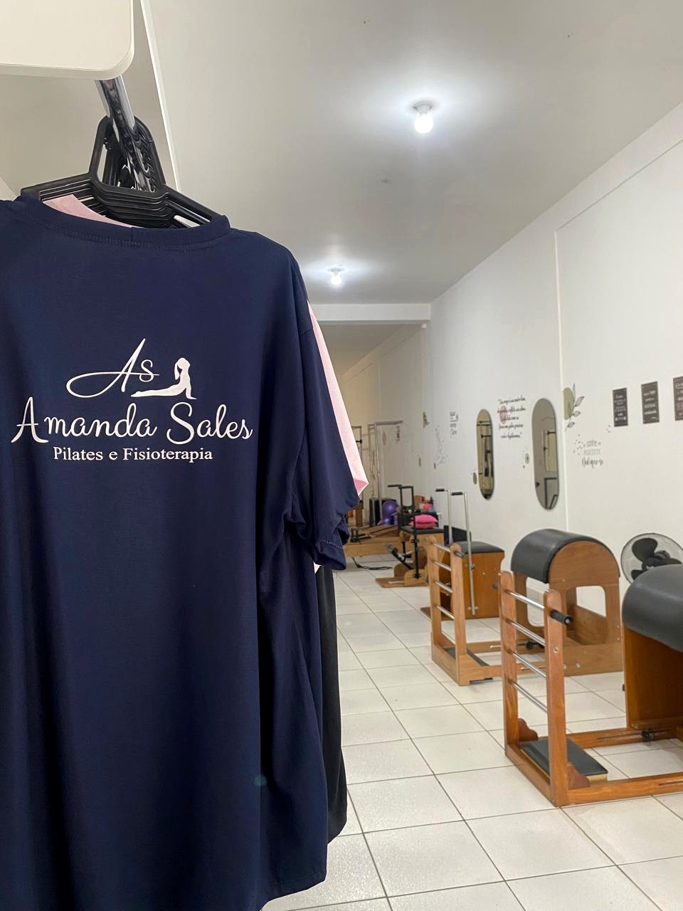 Camiseta com a identidade do Studio de Pilates Amanda Sales